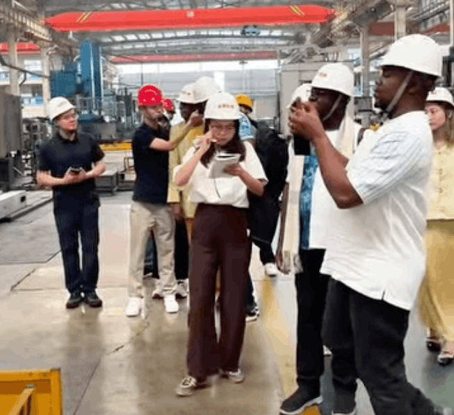 Overseas Customer Visits China Mining Equipment Factory | Crushing & Screening Solutions
